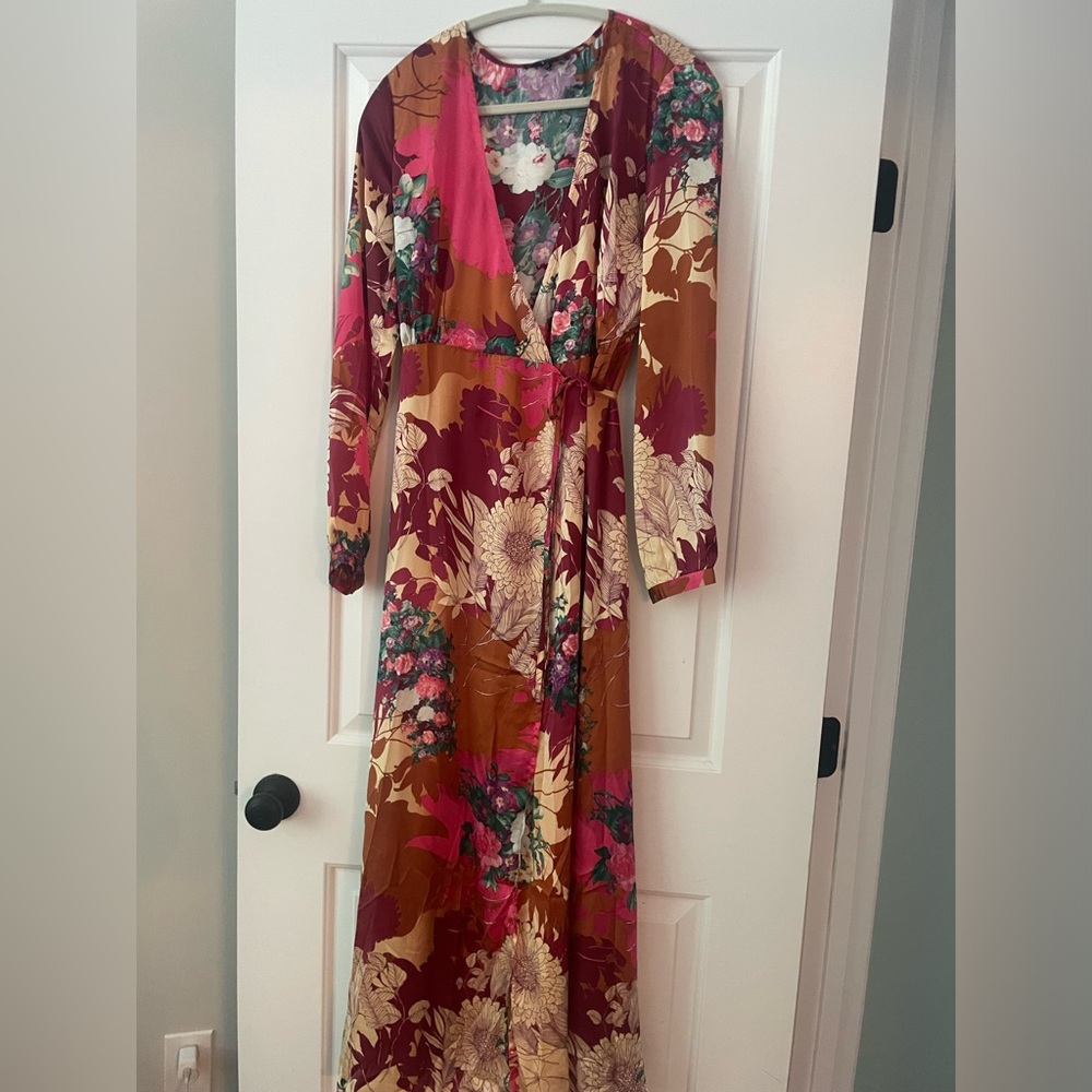 Put on a Smile Burgundy Floral Print
Satin Wrap Maxi Dress🌸🌸🌸